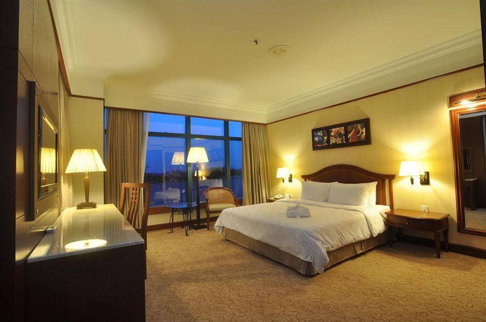 Gbw Hotel Johor Bahru Bagian luar foto